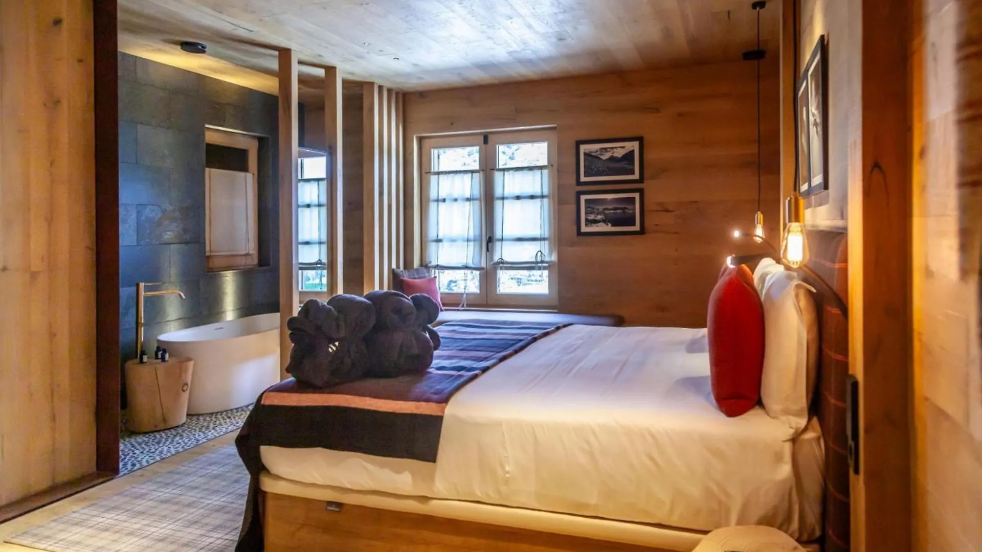 Ski-In-Ski-Out Indoor Hot Tub Mountain Lodge El Tarter 0*,